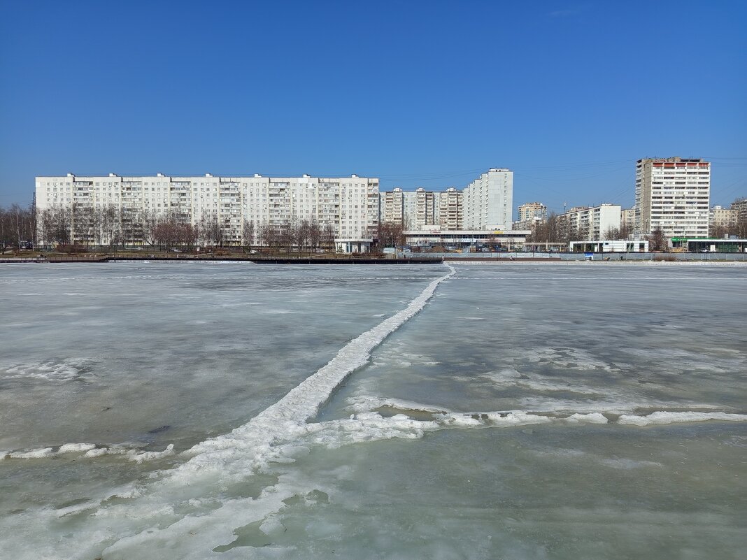 Все еще март в городе - Андрей Лукьянов Все еще март в городе - Андрей Лукьянов