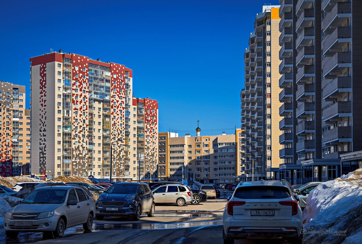 "В новых дворах"© - Владимир Макаров