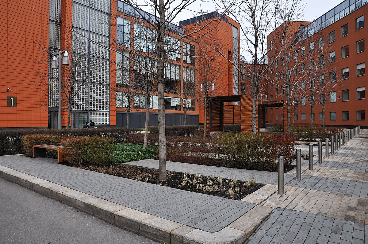 Внутренний дворик  бизнес-центра "Фабрика Станиславского" - Анатолий Колосов