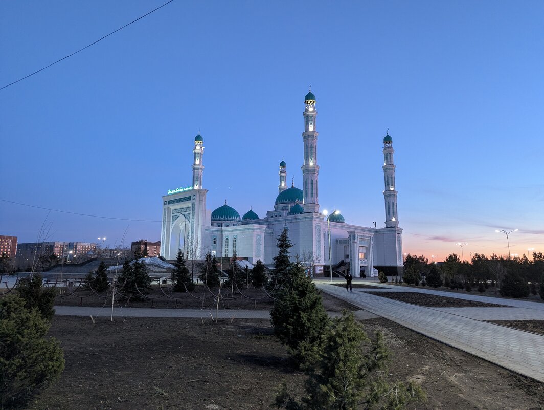 Вечер в городе - Андрей Хлопонин Вечер в городе - Андрей Хлопонин