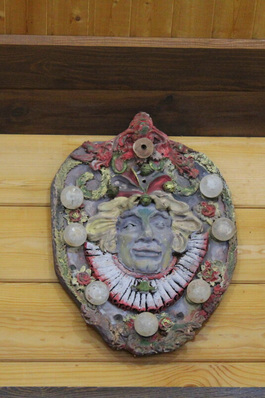 Маска в интерьере музея (шоколад) - Татьяна Лютаева