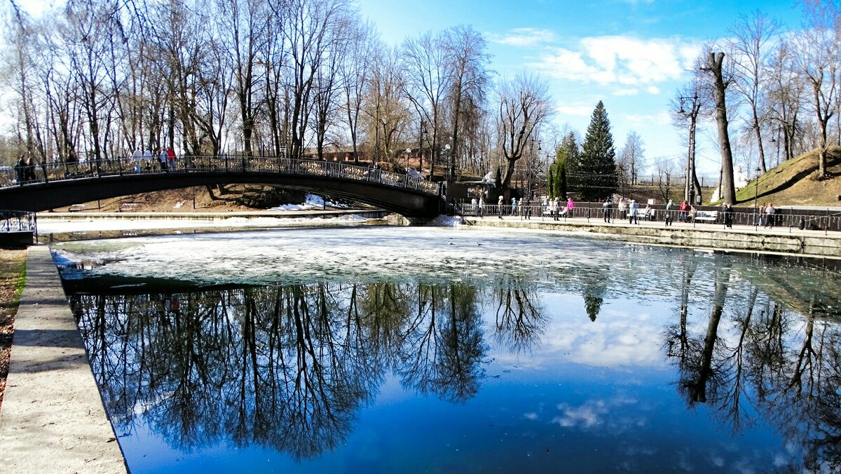 Весенний парк. - Милешкин Владимир Алексеевич 