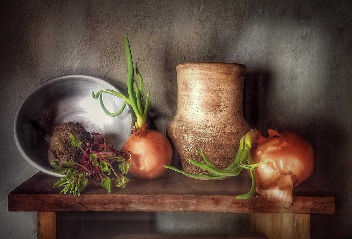 Выскочка....тот что в центре!   У каждого овоща -своё настроение. - TAMARA КАДАНОВА