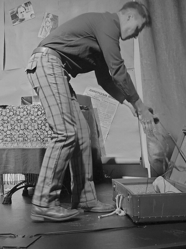 Александр Мицкевич / моноспектакль "Соло на чемодане" - zavitok *