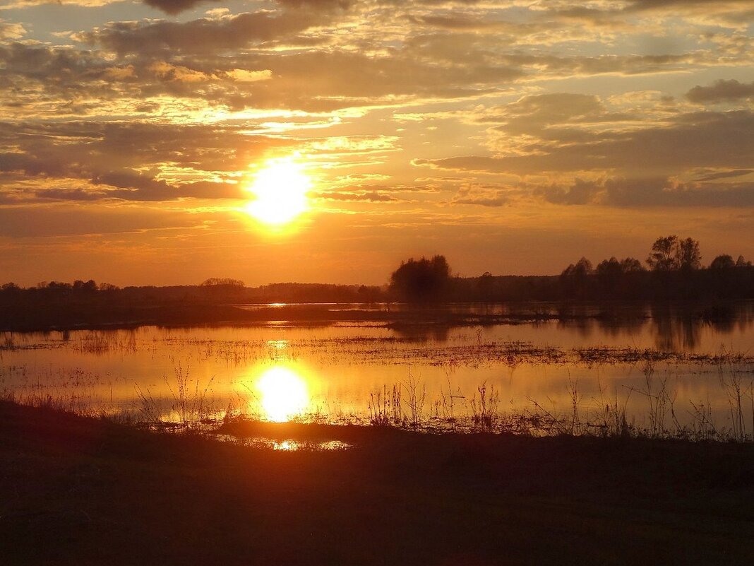 Весенний  вечер на реке.Закат. - Наталья ***