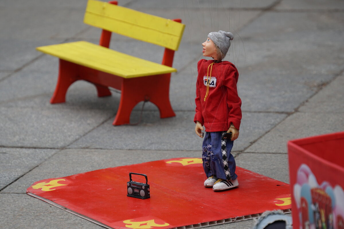 Кукла - марионетка. На Никольской улице. - александр 