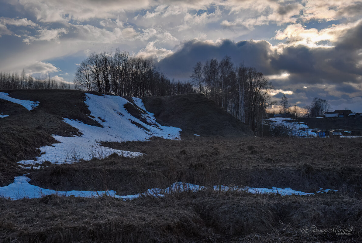 "Снег на северных склонах. Вечер в апреле"© - Владимир Макаров