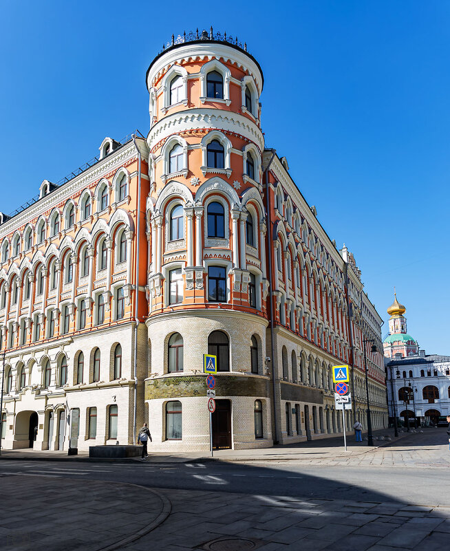 Угол Ильинки и Биржевой площади - Александр 