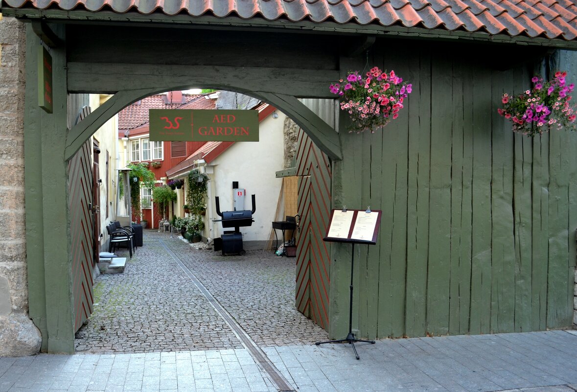 Гуляя по старому городу - В.И 