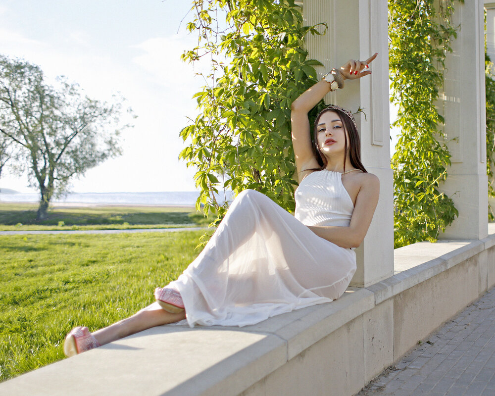 «И жрица в белом одеяньи среди дорических колонн...» (3) - Игорь Парв
