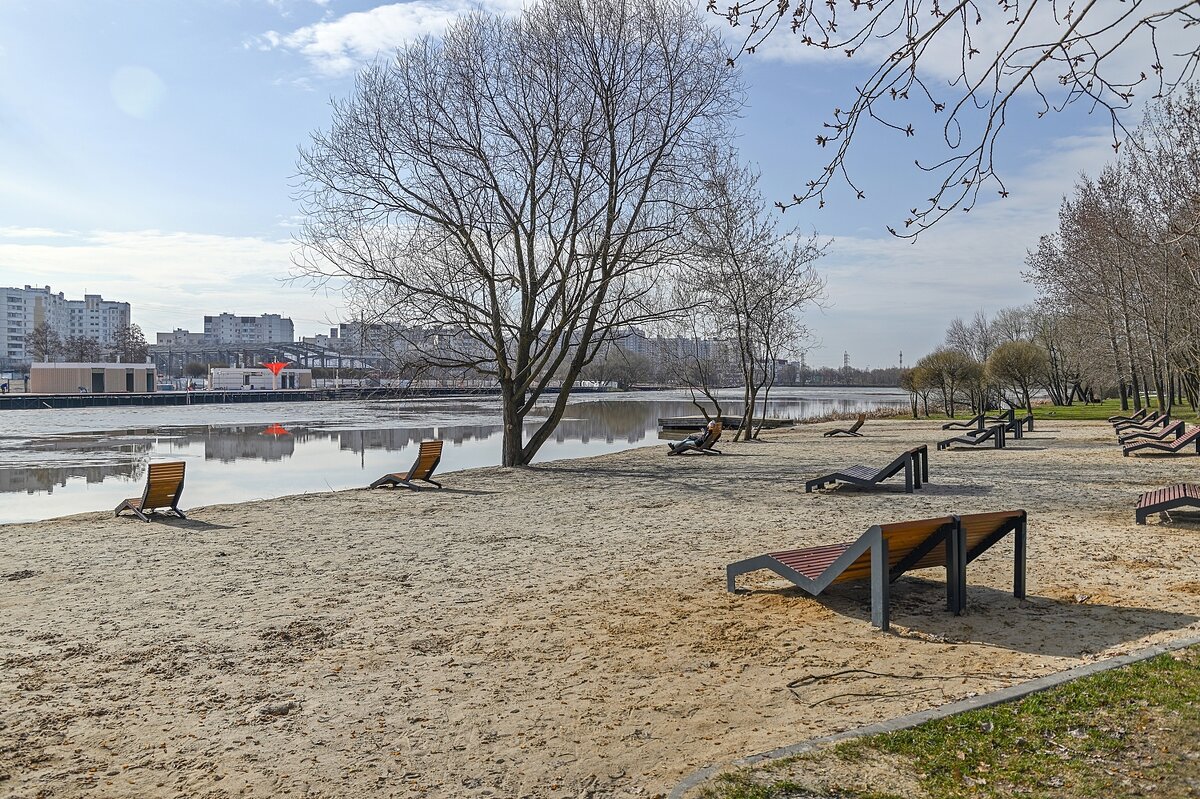 На городском пруду - Валерий Иванович