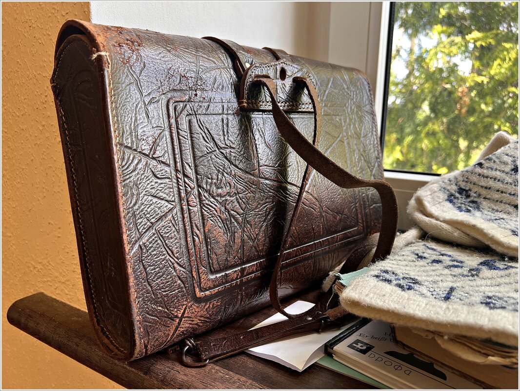 Старый ранец. - Валерия Комова Старый ранец. - Валерия Комова