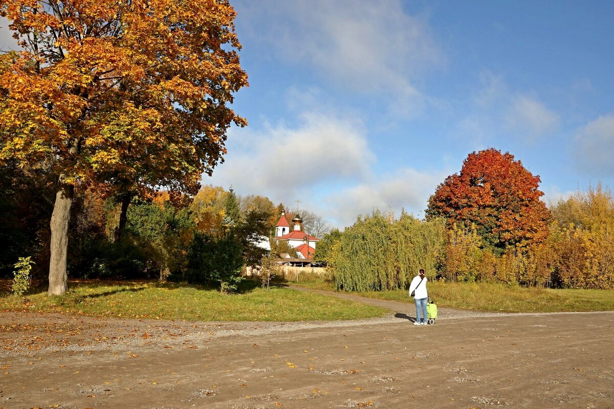 У церкви. - Сергей Рожков У церкви. - Сергей Рожков