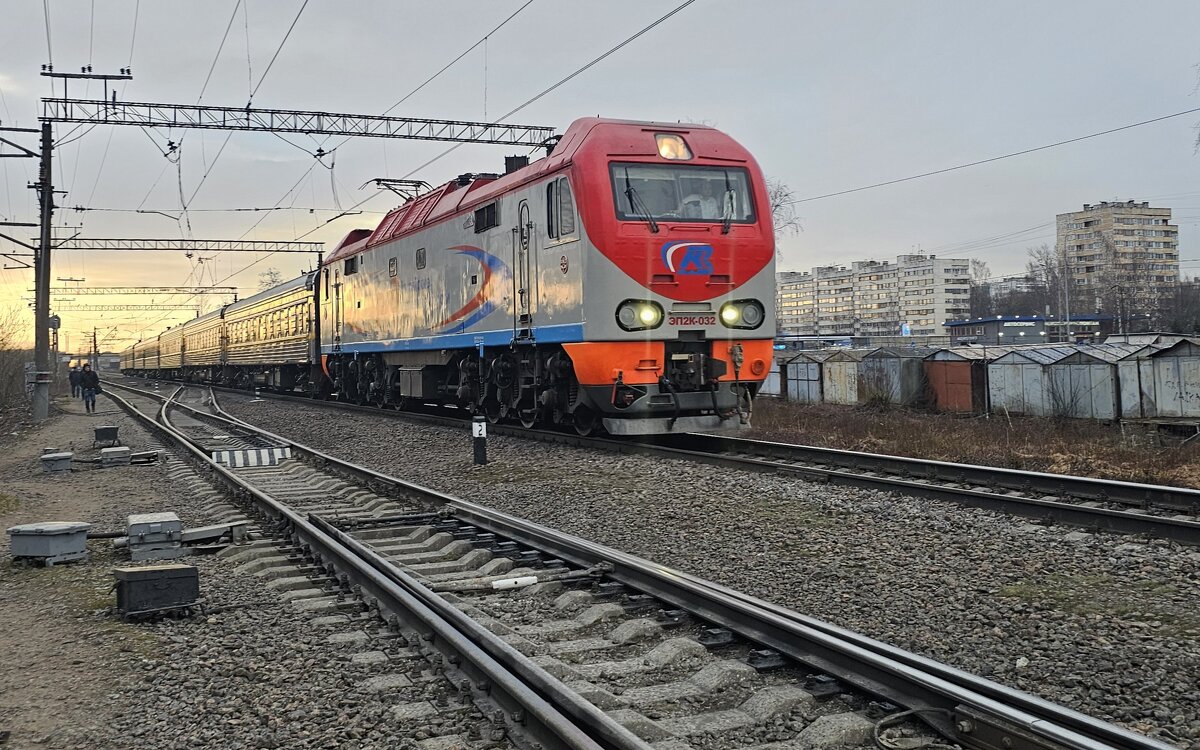 ЭП2К-032 С поездом 038А/037А Москва — Выборг. Санкт-Петербург, станция Парнас. - ast62 ЭП2К-032 С поездом 038А/037А Москва — Выборг. Санкт-Петербург, станция Парнас. - ast62