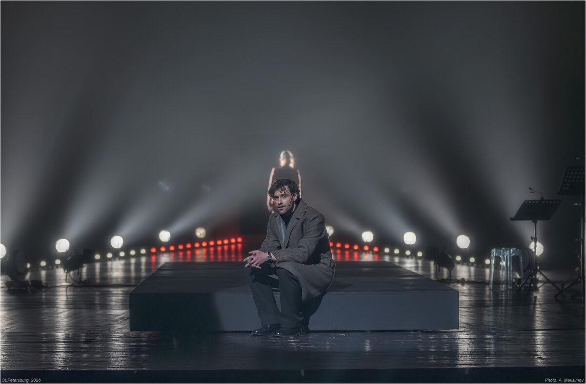 Актёр Роман Дряблов в роли физика Электрона Евдокимова. - Александр Максимов