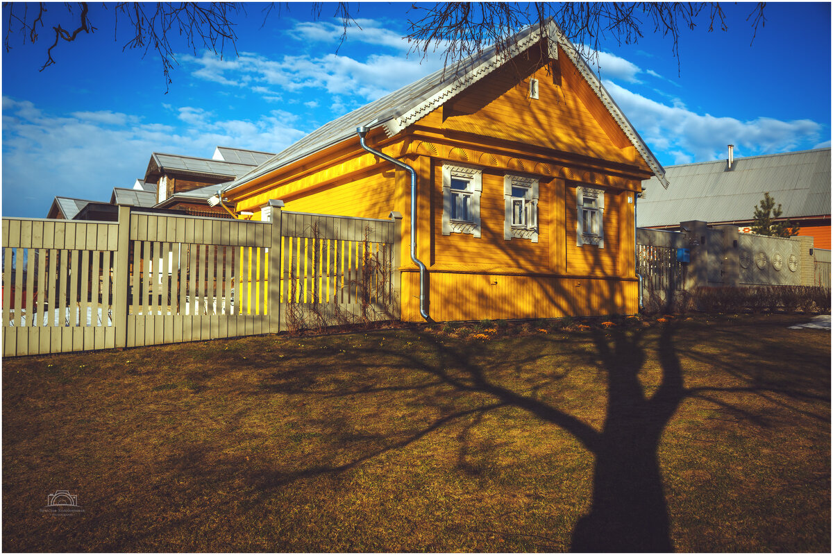 Апрель. Суздаль. Желтое на голубом - Вячеслав Владимирович