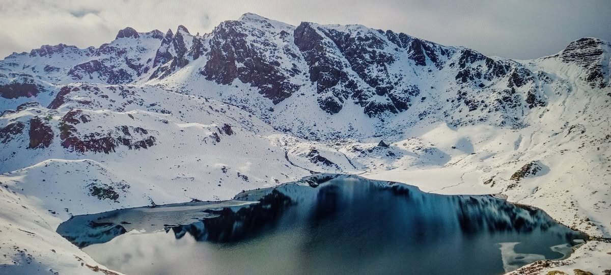 Горное озеро (пейзаж). - Валерий Кокорев Горное озеро (пейзаж). - Валерий Кокорев
