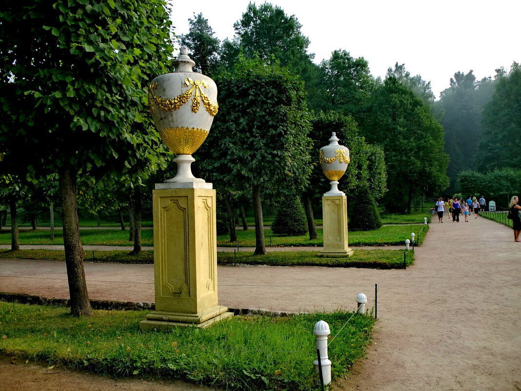 Петергоф. Нижний парк, вазоны на аллее - Сергей Кочнев