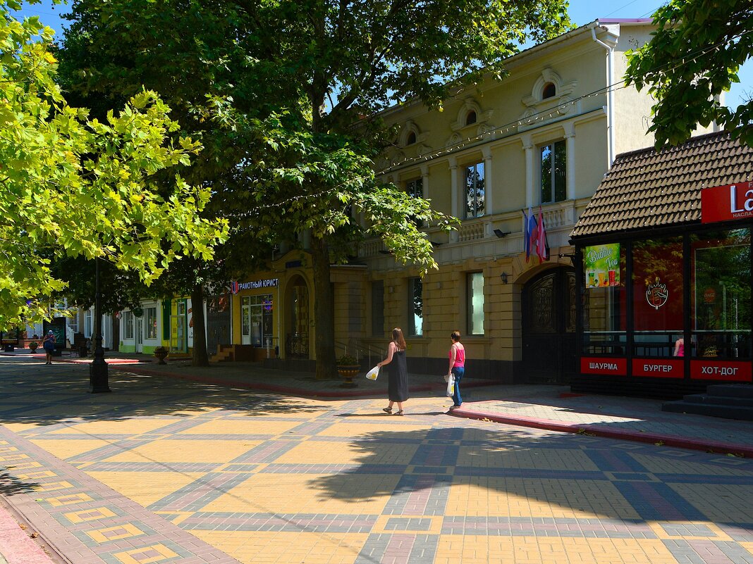 Керчь. Дом по ул. Ленина 22а. - Пётр Чернега