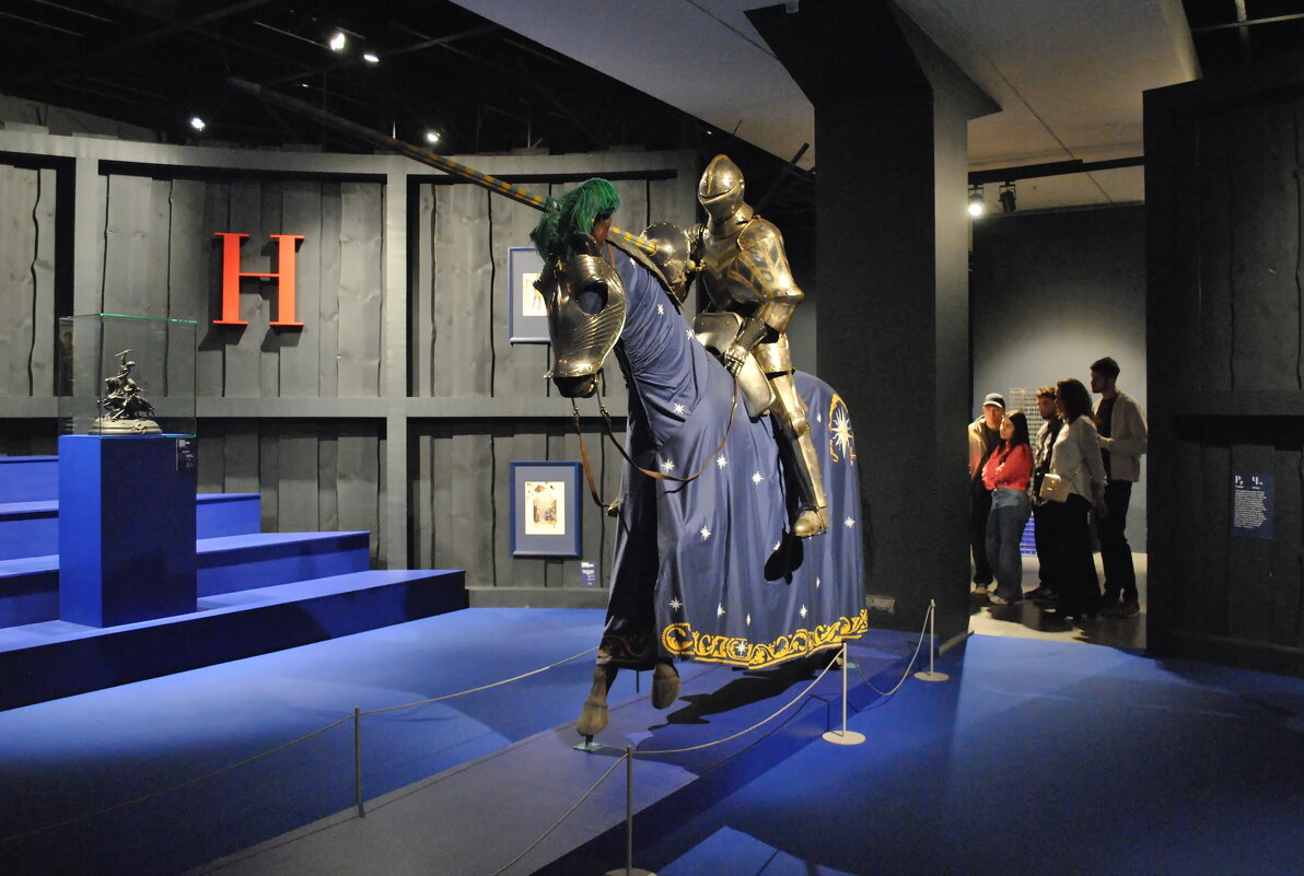 "Приспособился под конем. Железку какую-то оторвал .." - AleksSPb Лесниченко