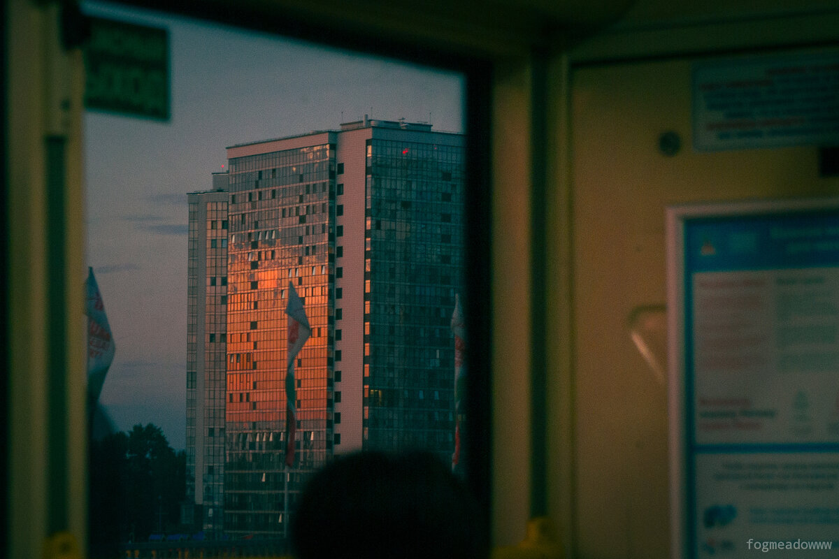 Свет в окне трамвая - fogmeadowww m