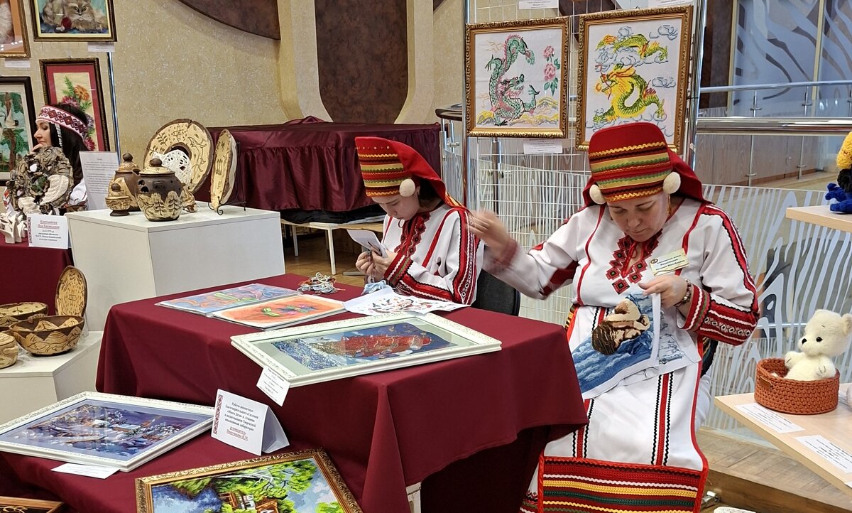 Мордовские вышивальщицы - ИРЭН@ . Мордовские вышивальщицы - ИРЭН@ .