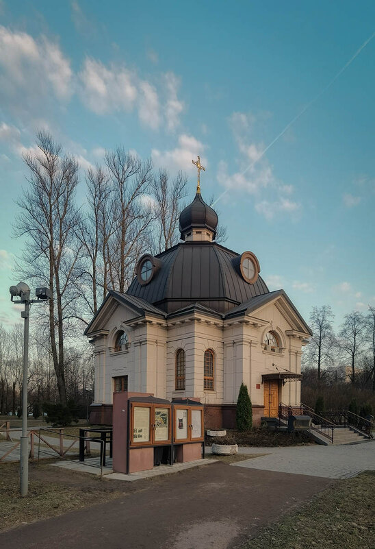 Часовня - мемориал "Всех Святых в земле Российской просиявших". Парк Победы. СПб. - Лилия *