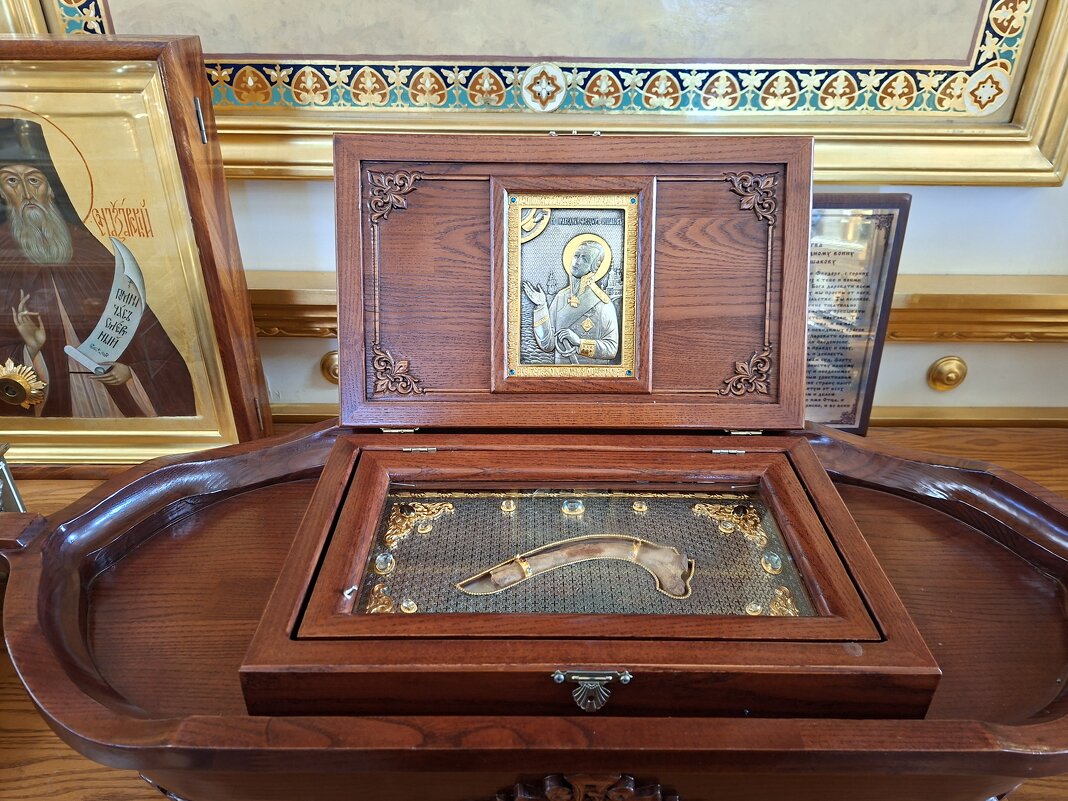 Ковчег с частицами мощей ( ребро) святого праведного воина Феодора Ушакова - ИРЭН@ . Ковчег с частицами мощей ( ребро) святого праведного воина Феодора Ушакова - ИРЭН@ .