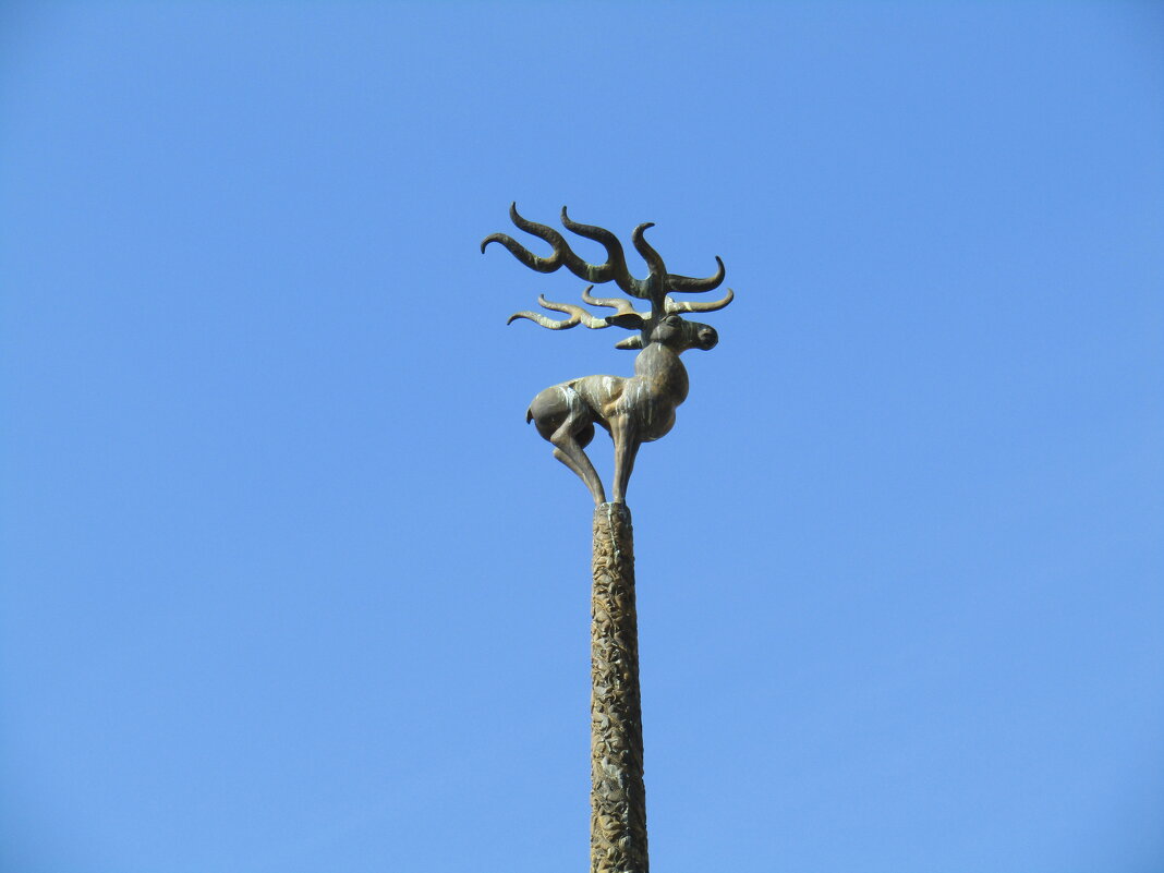 Неуважительное отношение голубей к Солнечному Оленю - Galaelina *** Неуважительное отношение голубей к Солнечному Оленю - Galaelina ***