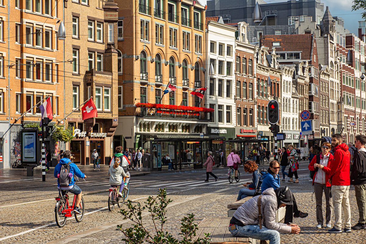 Амстердам - город туристов. - Lucy Schneider Амстердам - город туристов. - Lucy Schneider