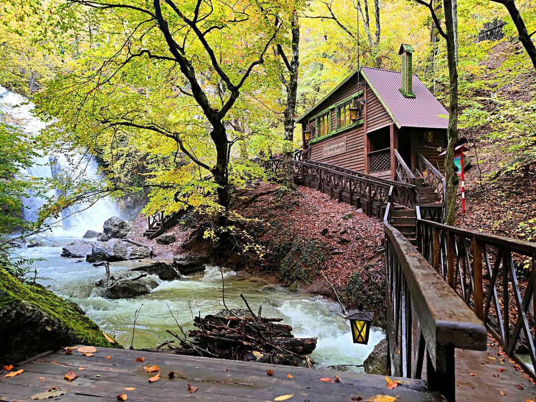 У водопада Джур-Джур - Виктор Мухин