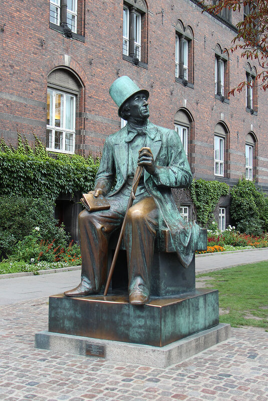 Памятник великому сказочнику — Гансу Христиану Андерсену - Сергей Сомихин