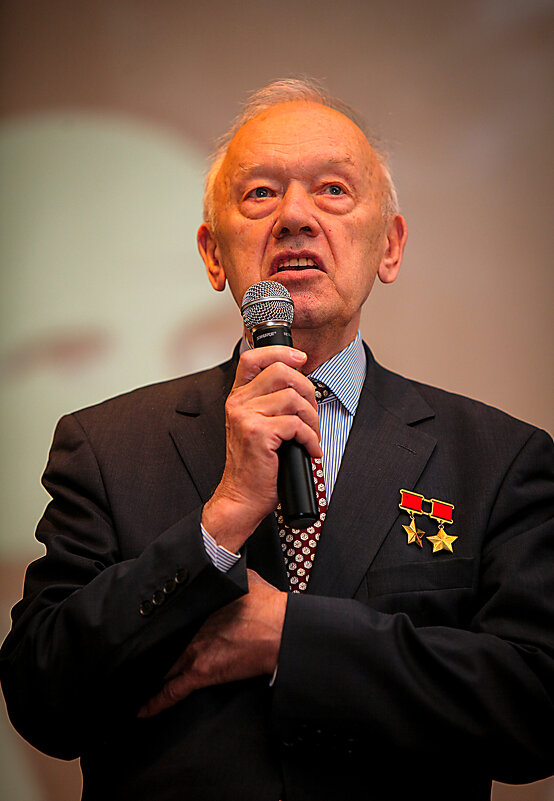 КОСМОНАВТ АЛЕКСЕЙ ЕЛИСЕЕВ. - Александр Дмитриев