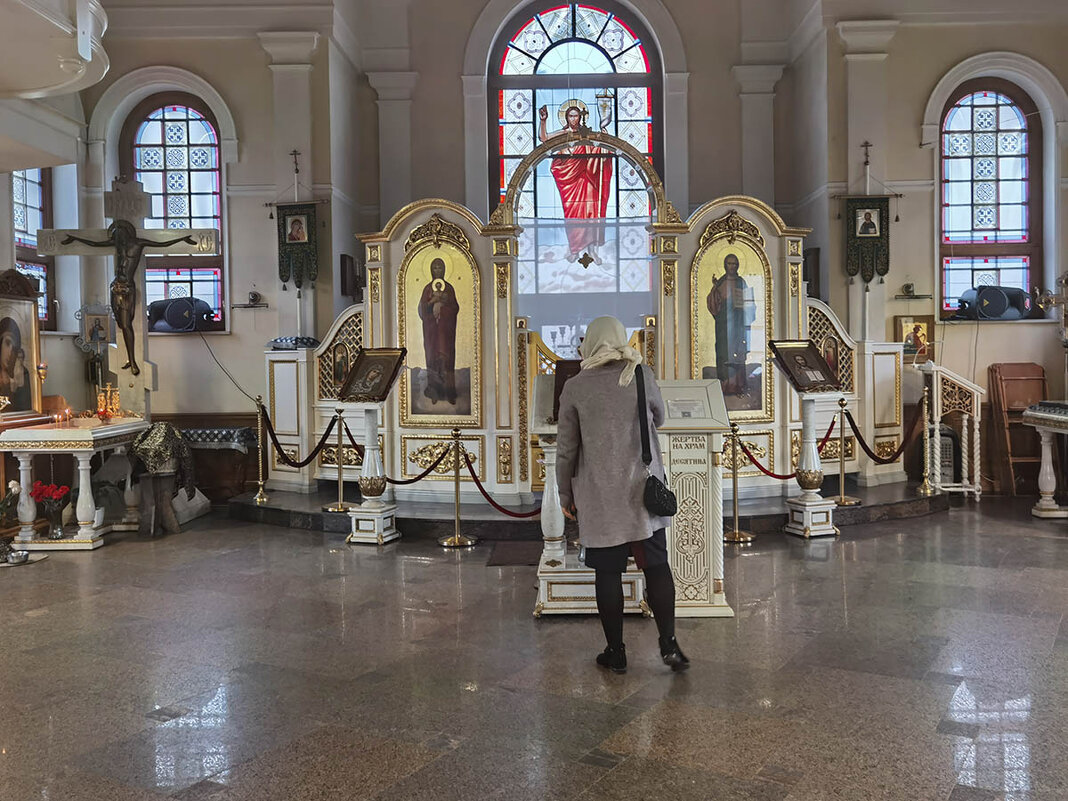 Внутри часовни - мемориала "Всех Святых в земле Российской просиявших". Парк Победы. СПб. - Лилия *