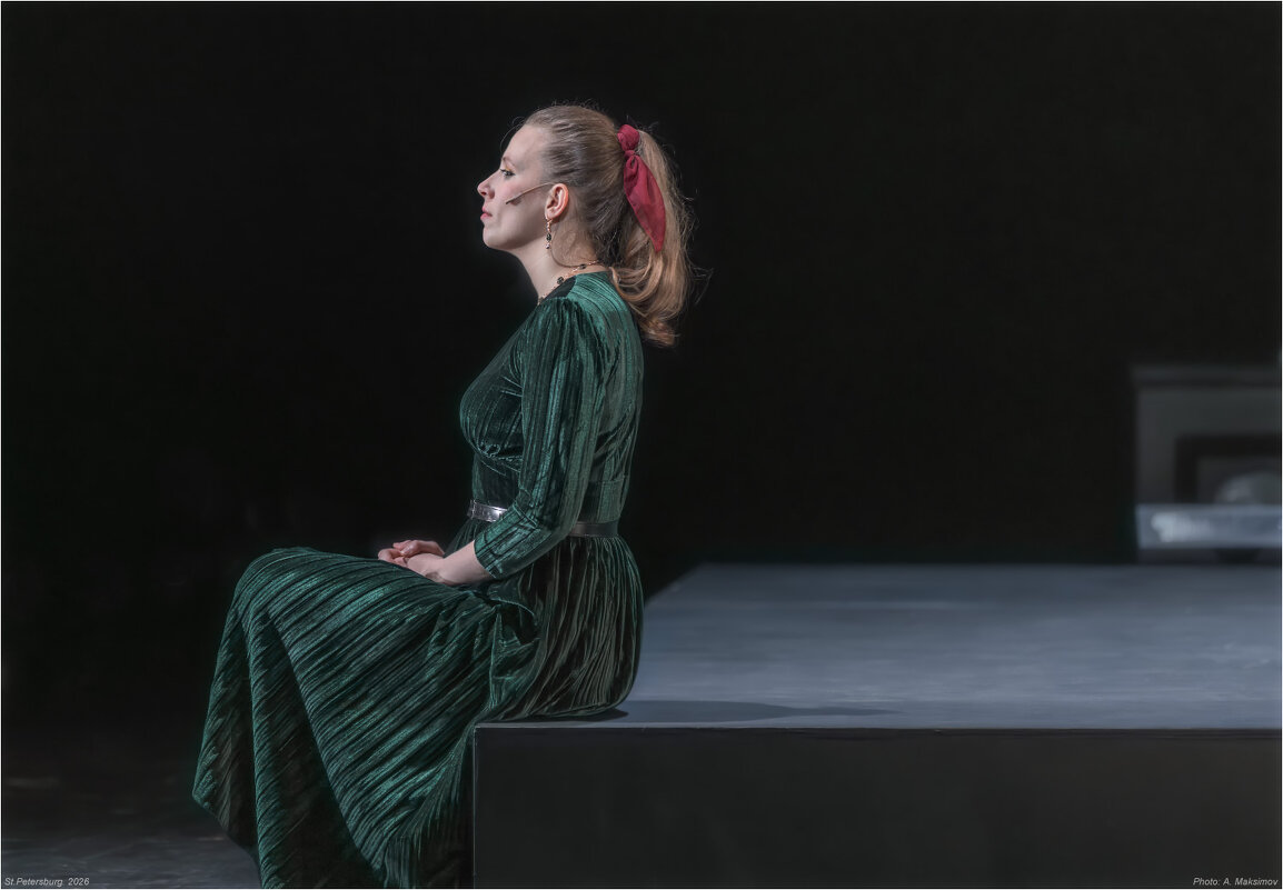 Актриса Анастасия Подосинникова в роли стюардессы Наташи. - Александр Максимов