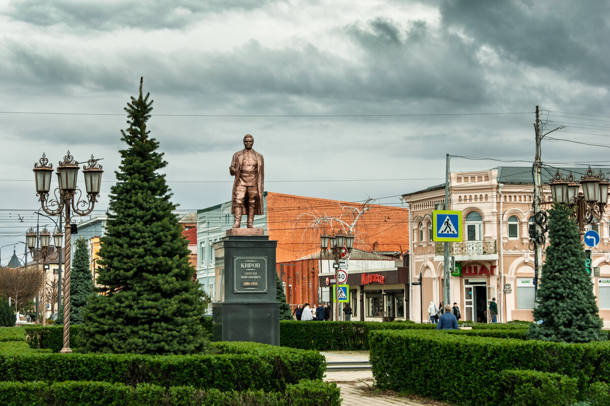Памятник Кирову на улице Кирова - Игорь Сикорский Памятник Кирову на улице Кирова - Игорь Сикорский