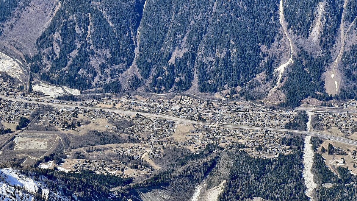 Эгюий-дю-Миди — горная вершина во Франции, Верхняя Савойя. Высота пика 3842 м. - "The Natural World" Александер Эгюий-дю-Миди — горная вершина во Франции, Верхняя Савойя. Высота пика 3842 м. - "The Natural World" Александер