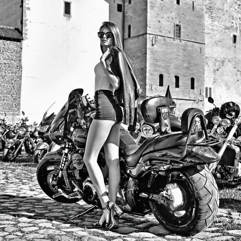 Девушка и байки (3) - Игорь Парв Девушка и байки (3) - Игорь Парв