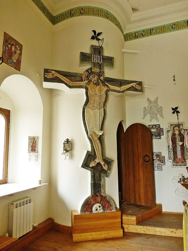 Распятие в храме Покрова Пресвятой Богородицы - Лидия Бусурина