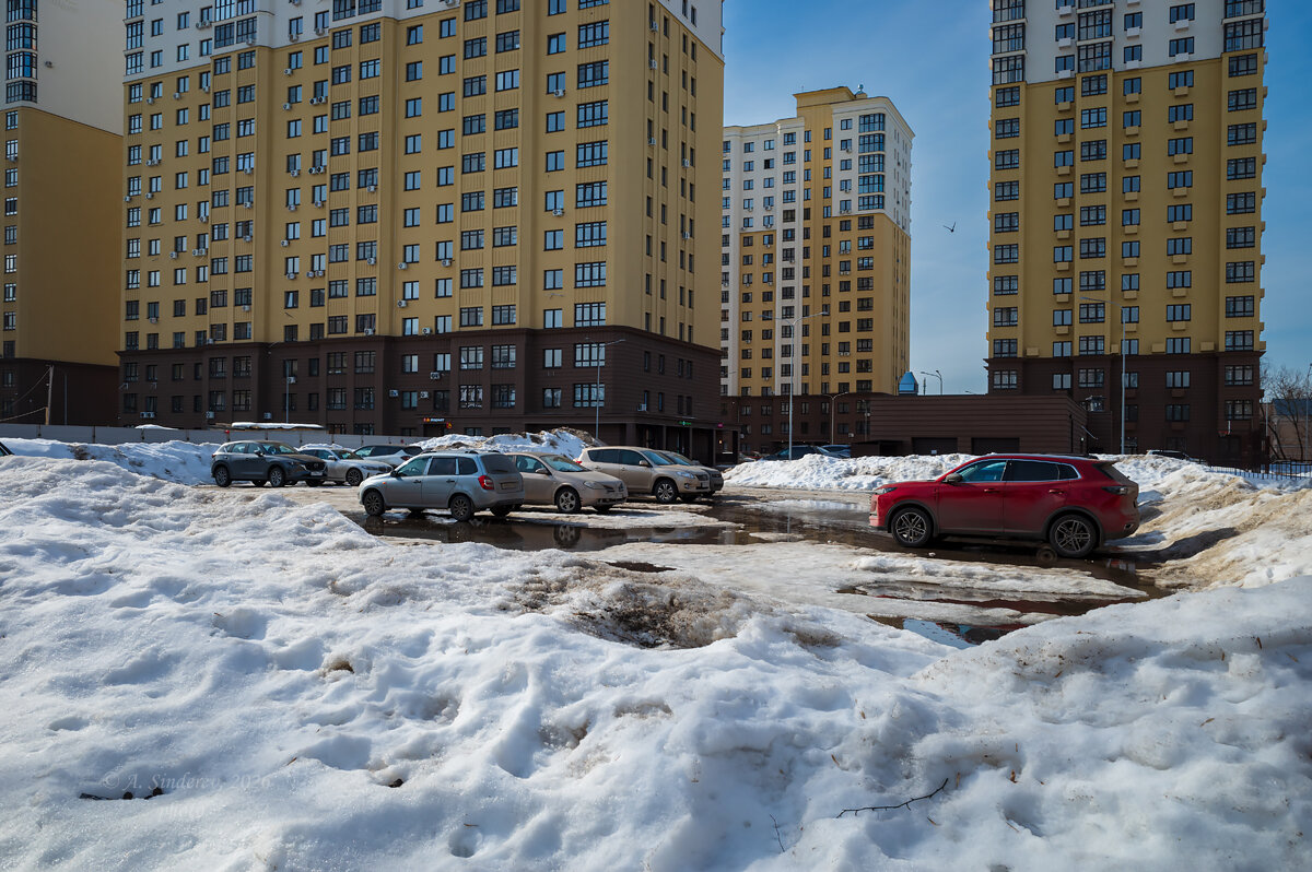 Весна в жилом комплексе - Александр Синдерёв