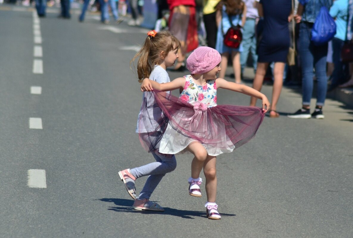 Весёлые девчонки. - Михаил К