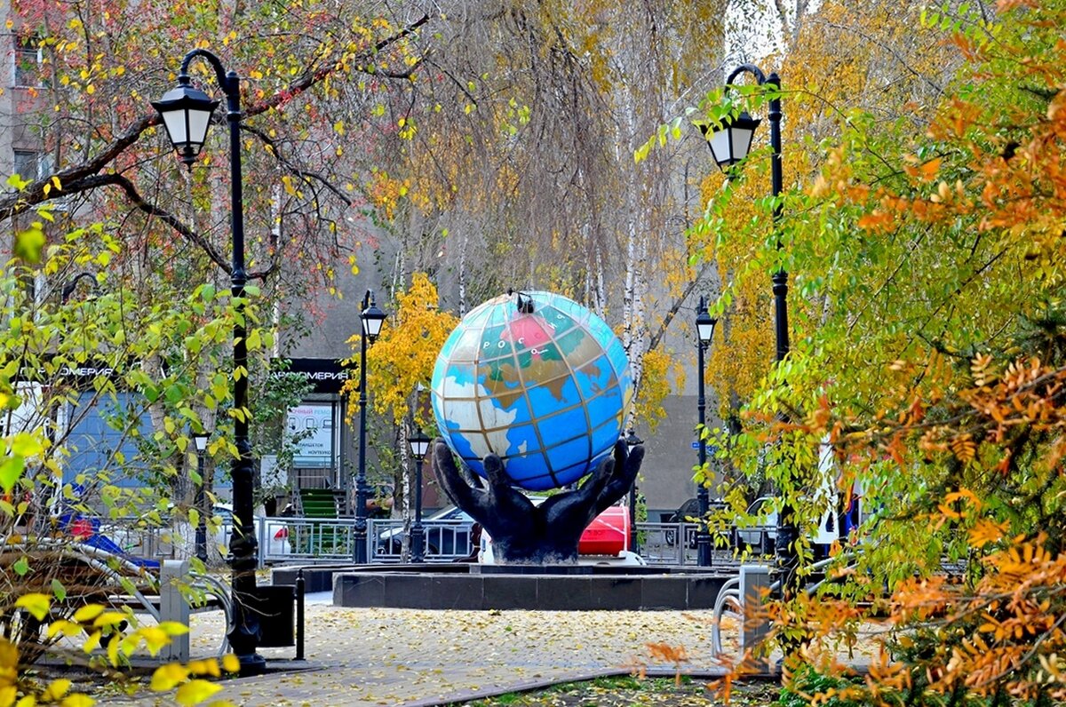 Тюменский глобус. - Михаил К