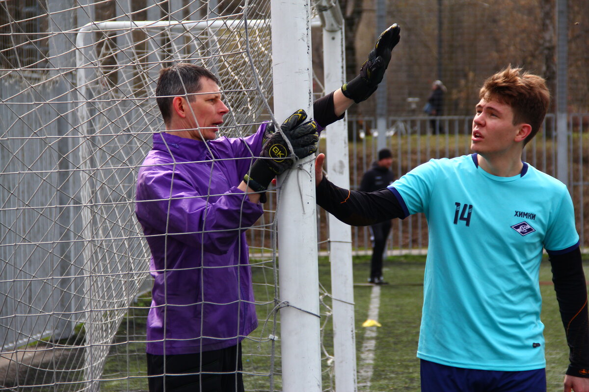 строит стенку - Екатерина Шурыгина строит стенку - Екатерина Шурыгина