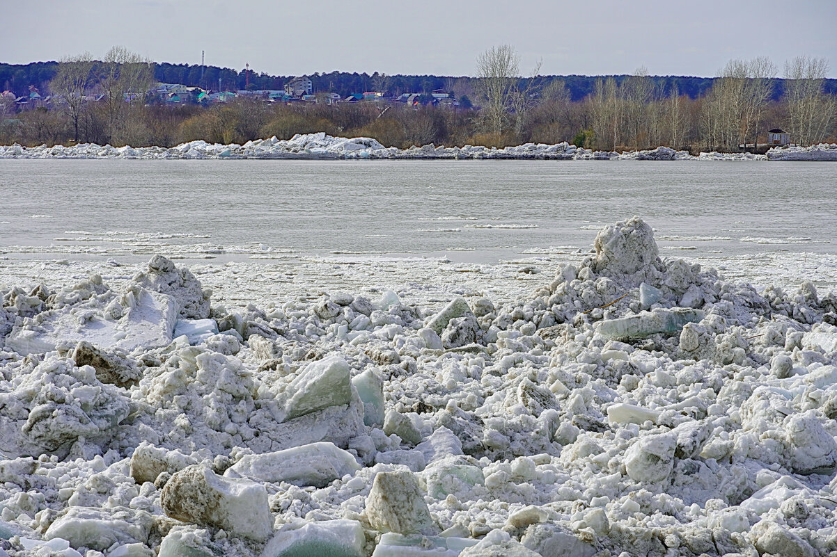 Ледовые торосы у берега - Галина Кан Ледовые торосы у берега - Галина Кан