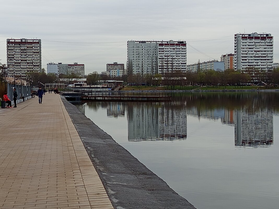 Апрель в городе - Андрей Лукьянов Апрель в городе - Андрей Лукьянов