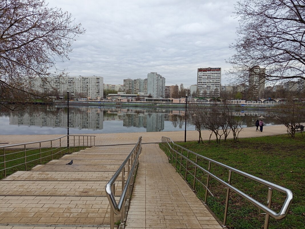 Апрель в городе - Андрей Лукьянов Апрель в городе - Андрей Лукьянов