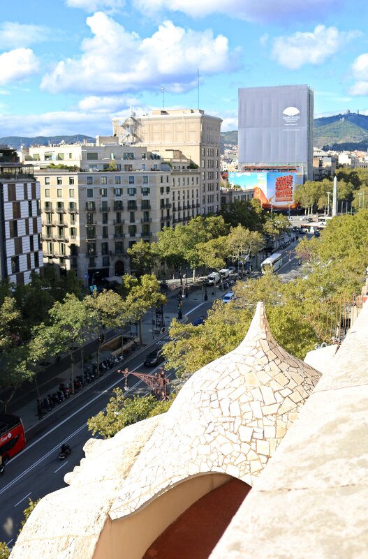 Барселона с крыши дома-пещеры - Ольга 