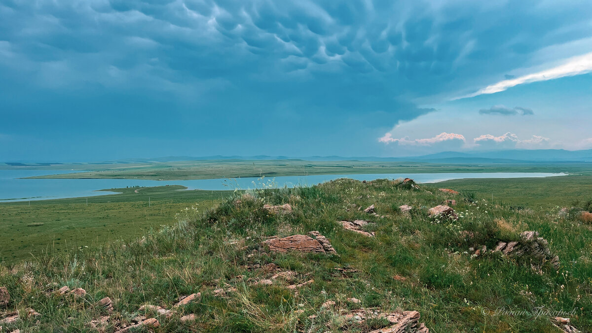 Хакасские просторы: озеро и драматическое небо - Роман Григорьев Хакасские просторы: озеро и драматическое небо - Роман Григорьев