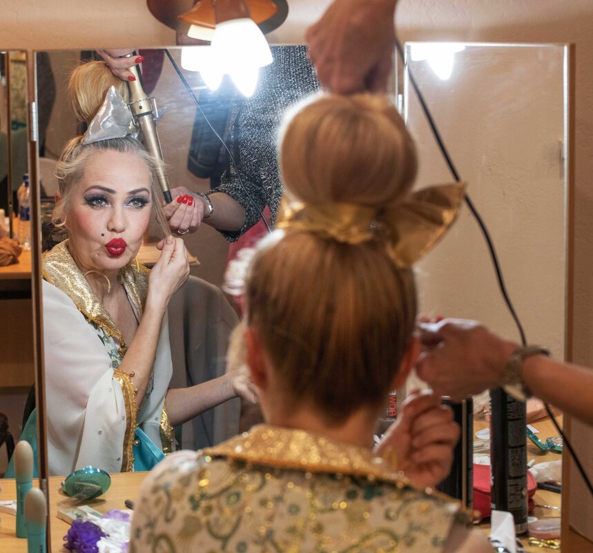 "В гримёрной". - Давид Манакьян