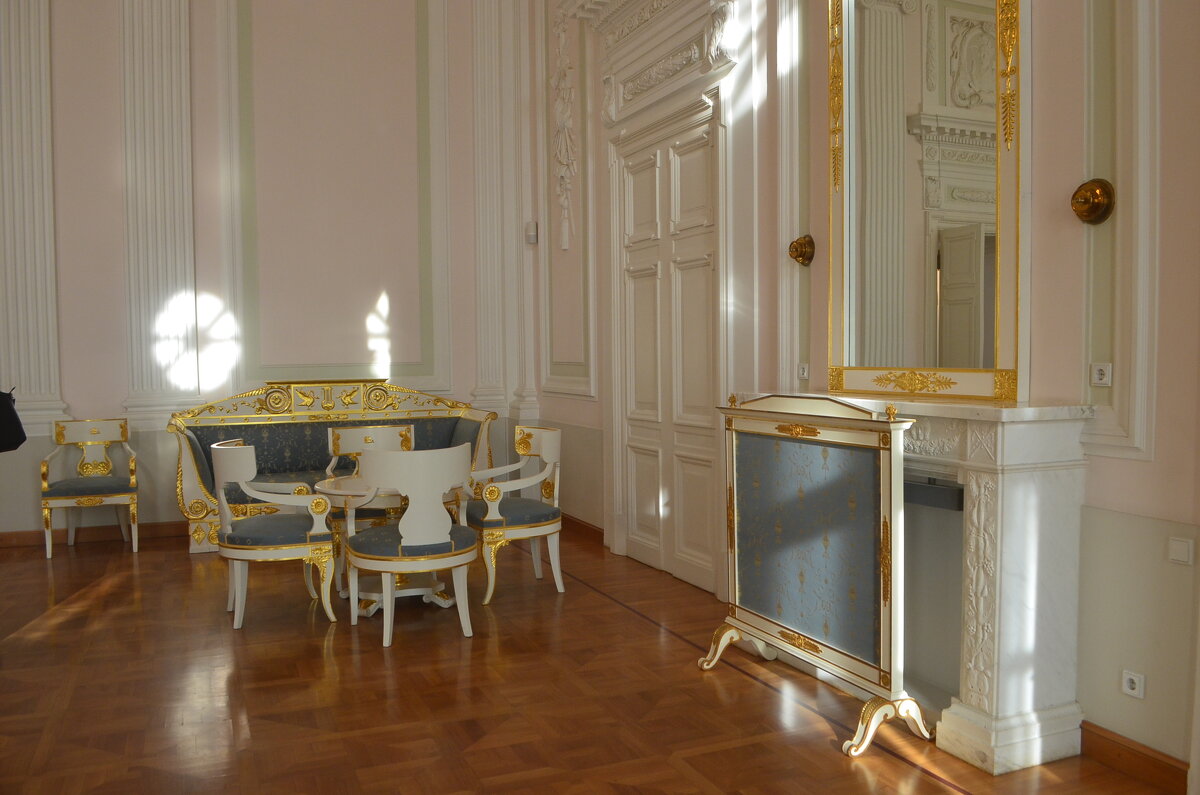 /// - Галина R...